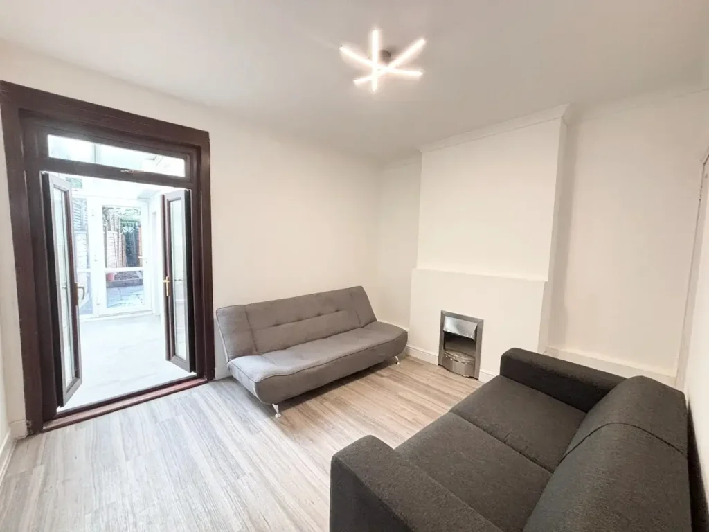 3 Bed Semi-Detached House to Rent Fawcett Road, £2150