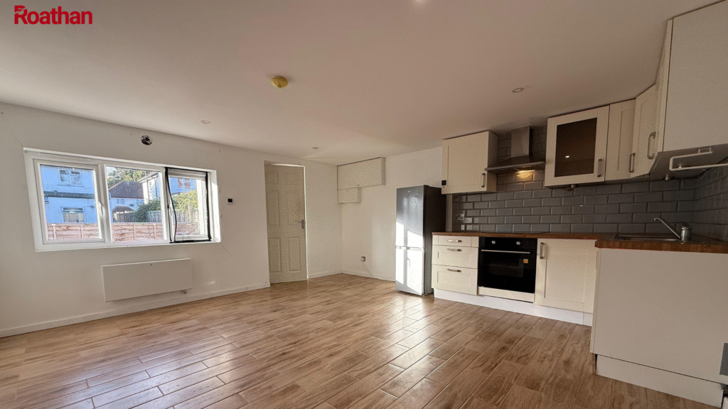 1 Bedroom Flat to Rent in CR7 Westminster Avenue £1,650 pcm