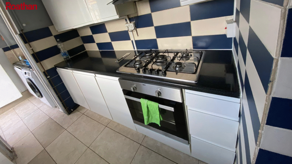 4 Bedroom House to Rent in Thornton Heath CR7 – £2,400 pcm