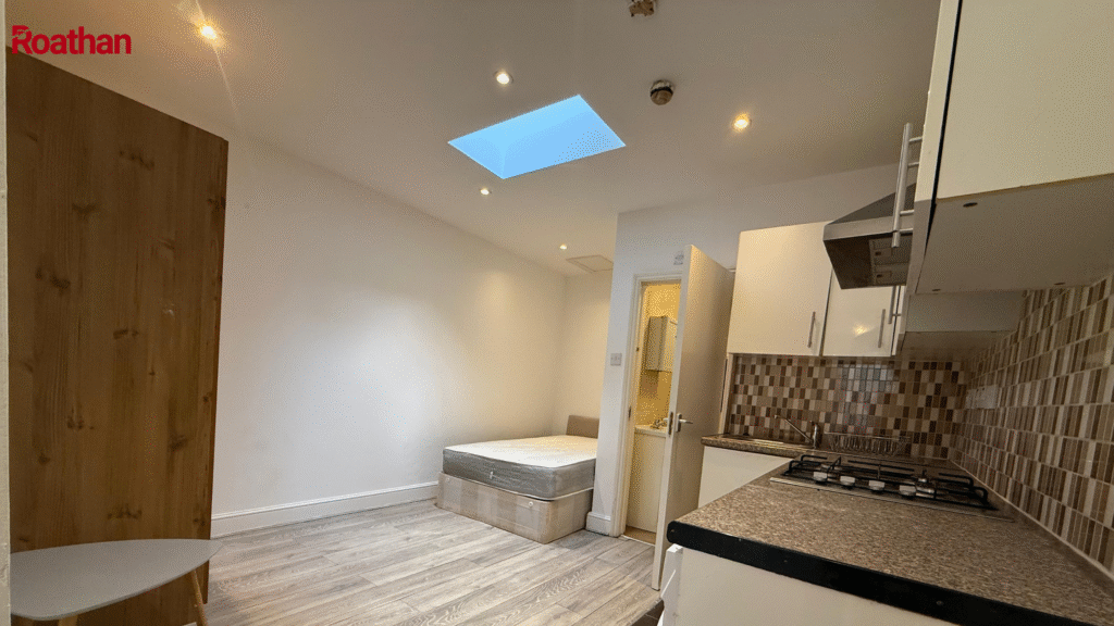 Studio Flat to Rent in Portland Road, SE25 4UY – £1,200 pcm